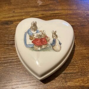 Wedgewood Beatrix Potter Peter Rabbit heart shaped lidded trinket box